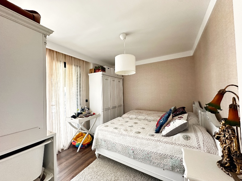 Evka3'te Bornova Koleji Yakını, LÜKS Daireler