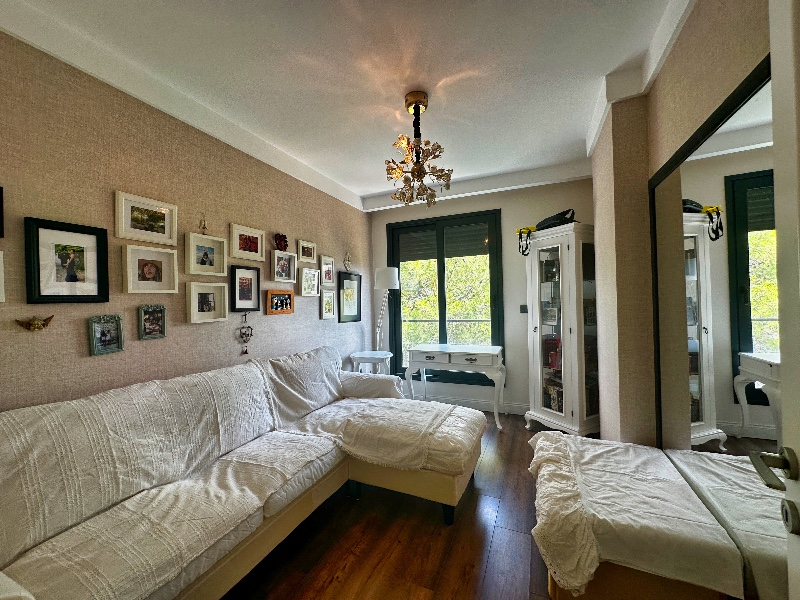 Evka3'te Bornova Koleji Yakını, LÜKS Daireler