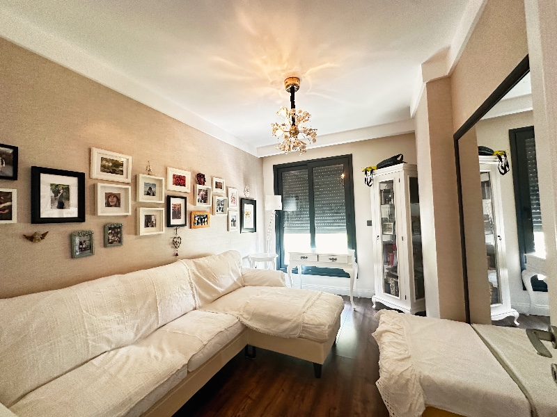 Evka3'te Bornova Koleji Yakını, LÜKS Daireler