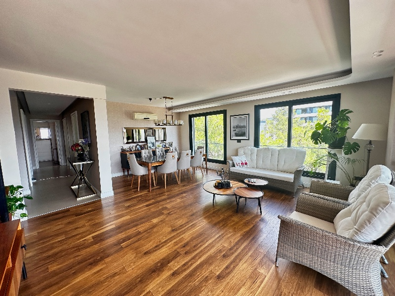 Evka3'te Bornova Koleji Yakını, LÜKS Daireler