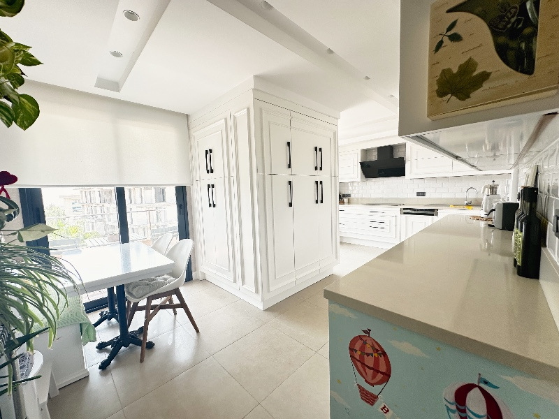 Evka3'te Bornova Koleji Yakını, LÜKS Daireler