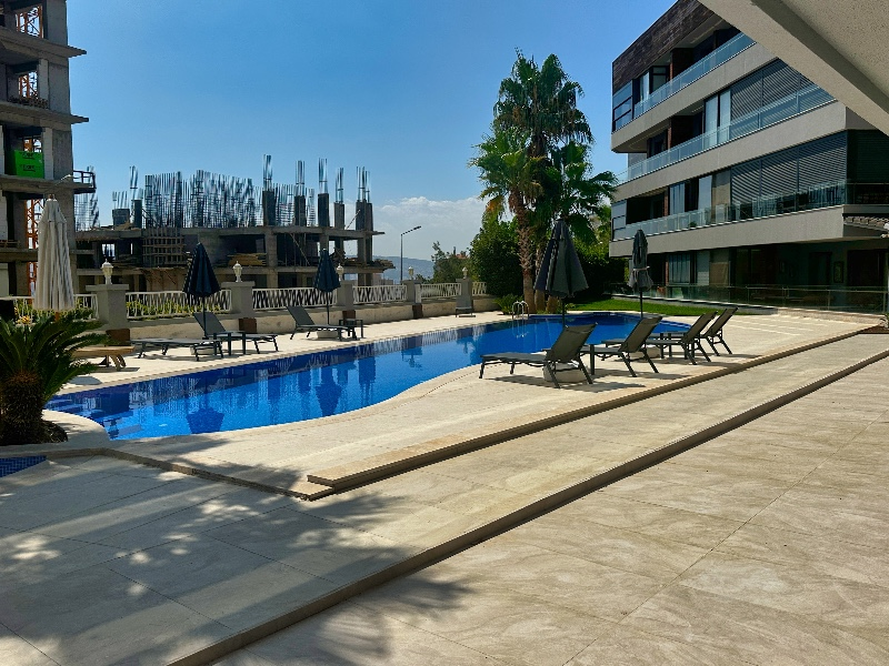 Evka3'te Bornova Koleji Yakını, LÜKS Daireler