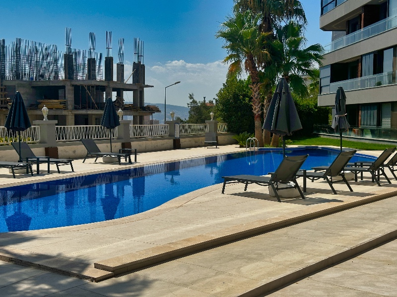 Evka3'te Bornova Koleji Yakını, LÜKS Daireler