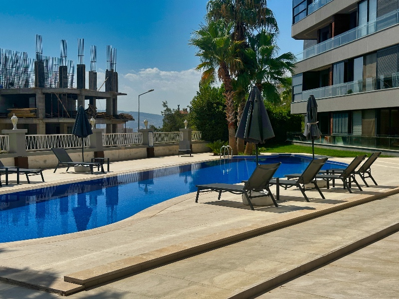 Evka3'te Bornova Koleji Yakını, LÜKS Daireler