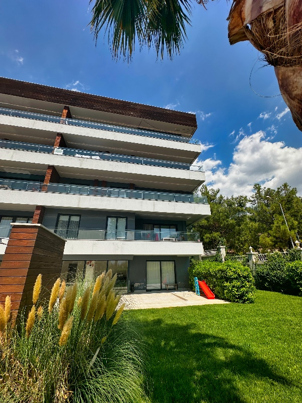 Evka3'te Bornova Koleji Yakını, LÜKS Daireler