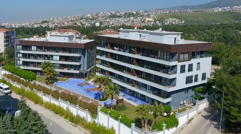 Evka3'te Bornova Koleji Yakını, LÜKS Daireler