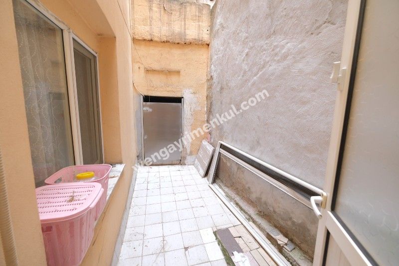 KARABAĞLAR YENİ METRO YAKINI DAİRE FİYATINA 3 KATLI BİNA