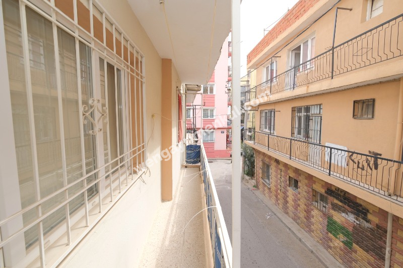 KARABAĞLAR YENİ METRO YAKINI DAİRE FİYATINA 3 KATLI BİNA