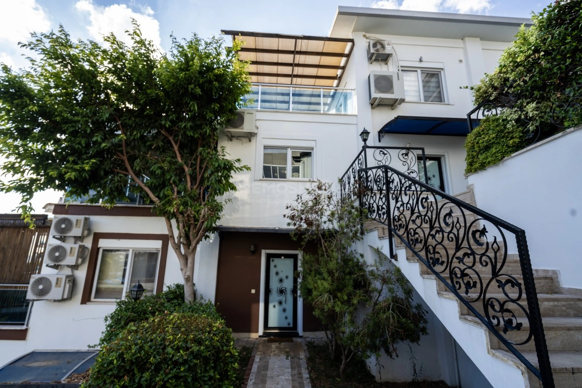 Deniz Manzaralı Lüks Cikcilli Villa