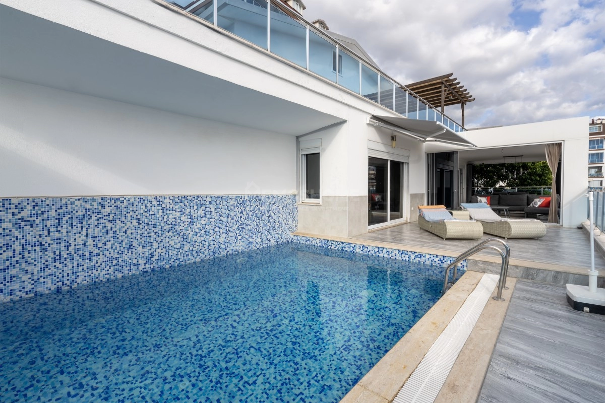 Deniz Manzaralı Lüks Cikcilli Villa