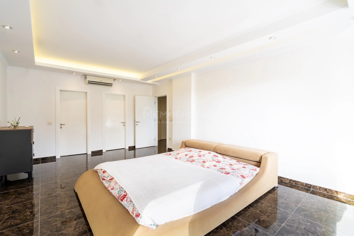 Deniz Manzaralı Lüks Cikcilli Villa