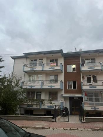 AFYON ÜÇOK EMLAKTAN ESENTEPE MAH SATILIK 3+1 3 KAT DAİRE