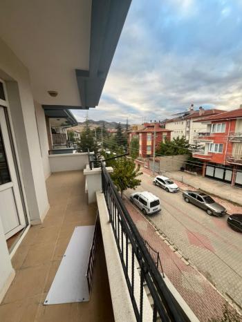 AFYON ÜÇOK EMLAKTAN ESENTEPE MAH SATILIK 3+1 3 KAT DAİRE