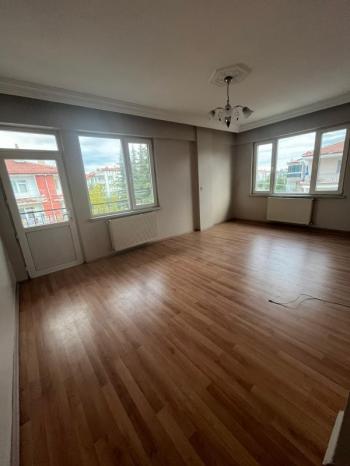 AFYON ÜÇOK EMLAKTAN ESENTEPE MAH SATILIK 3+1 3 KAT DAİRE