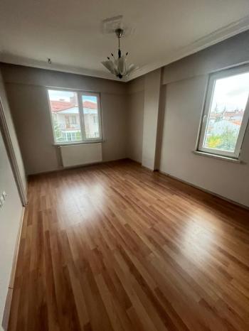 AFYON ÜÇOK EMLAKTAN ESENTEPE MAH SATILIK 3+1 3 KAT DAİRE