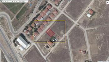 AFYON ÜÇOK EMLAKTAN ŞUHUT YOLU GÜZERGAHI ÜZERİ SATILIK 410M² ARSA
