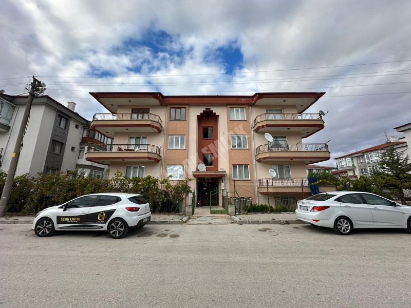 AFYON ÜÇOK EMLAKTAN MAREŞAL F ÇAKMAK MAH SATILIK 3+1 125M² ARAKAT DAİRE
