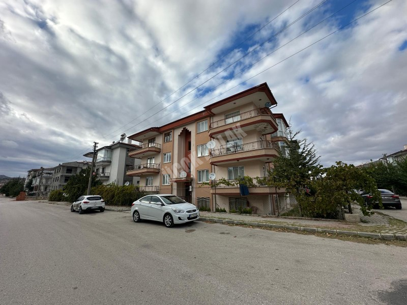 AFYON ÜÇOK EMLAKTAN MAREŞAL F ÇAKMAK MAH SATILIK 3+1 125M² ARAKAT DAİRE