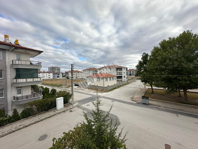 AFYON ÜÇOK EMLAKTAN MAREŞAL F ÇAKMAK MAH SATILIK 3+1 125M² ARAKAT DAİRE