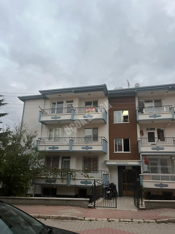 AFYON ÜÇOK EMLAKTAN ESENTEPE MAH SATILIK 3+1 3 KAT DAİRE
