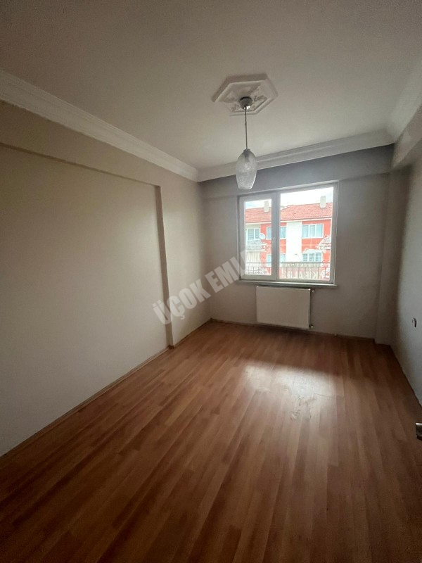 AFYON ÜÇOK EMLAKTAN ESENTEPE MAH SATILIK 3+1 3 KAT DAİRE