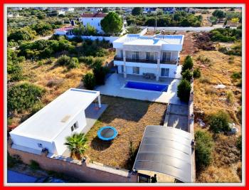 Didim Yeşiltepede Satılık Eşyalı 4+1 Villa