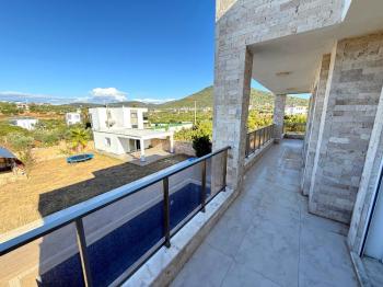 Didim Yeşiltepede Satılık Eşyalı 4+1 Villa