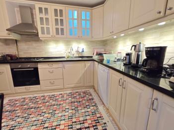 KARŞIYAKA’NIN MERKEZİ BAHÇELİEVLER’DE GENİŞ 3+1 DAİRE 