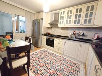 KARŞIYAKA’NIN MERKEZİ BAHÇELİEVLER’DE GENİŞ 3+1 DAİRE 