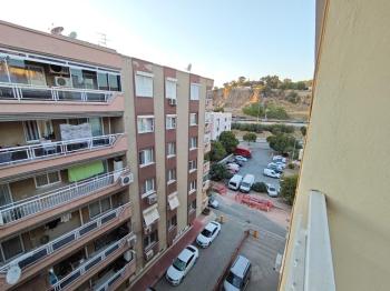 KARŞIYAKA’NIN MERKEZİ BAHÇELİEVLER’DE GENİŞ 3+1 DAİRE 