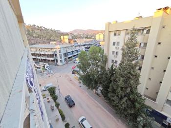 KARŞIYAKA’NIN MERKEZİ BAHÇELİEVLER’DE GENİŞ 3+1 DAİRE 