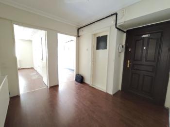 ÇİĞLİ ATATÜRK MAHALLESİNDE TEMİZ 3+1 ARAKAT DAİRE