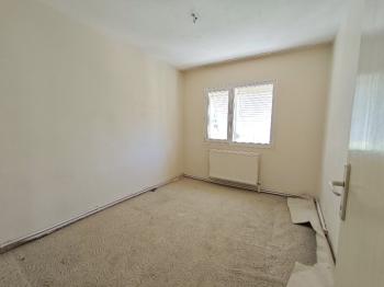 ÇİĞLİ ATATÜRK MAHALLESİNDE TEMİZ 3+1 ARAKAT DAİRE