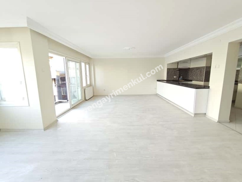 HATAY MERKEZİ LOKASYONDA GENİŞ SALON 3+1 SATILIK DAİRE