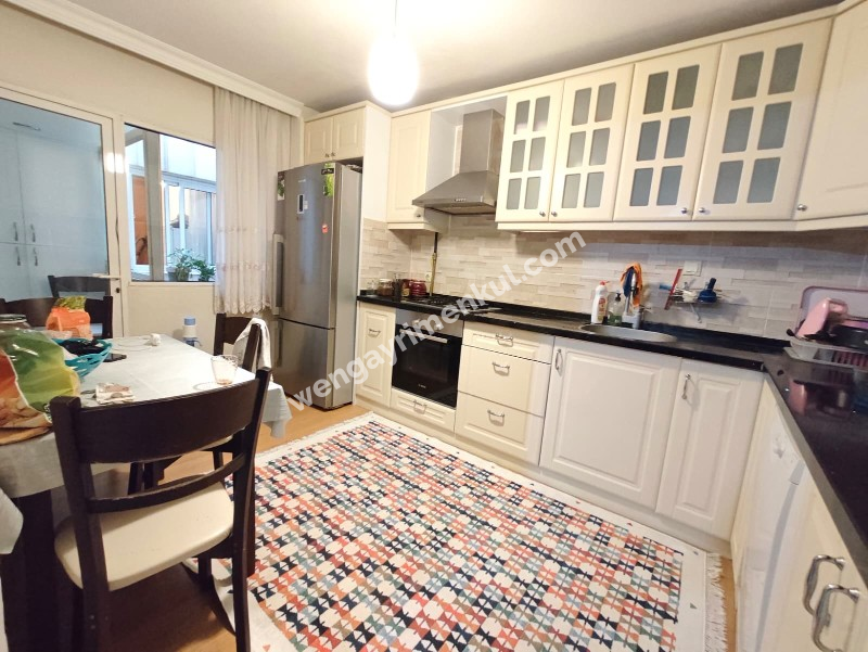 KARŞIYAKA’NIN MERKEZİ BAHÇELİEVLER’DE GENİŞ 3+1 DAİRE 