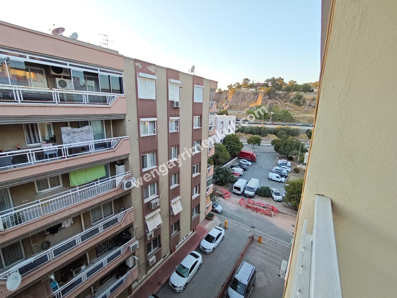 KARŞIYAKA’NIN MERKEZİ BAHÇELİEVLER’DE GENİŞ 3+1 DAİRE 