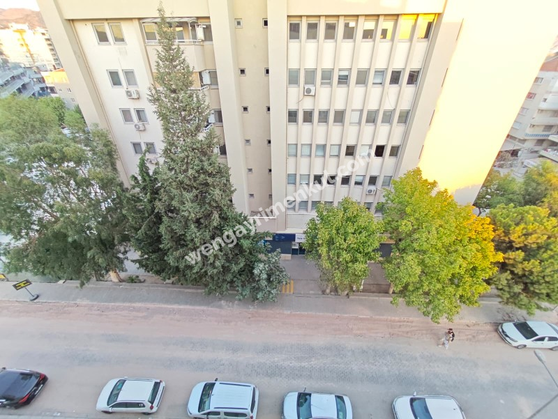 KARŞIYAKA’NIN MERKEZİ BAHÇELİEVLER’DE GENİŞ 3+1 DAİRE 