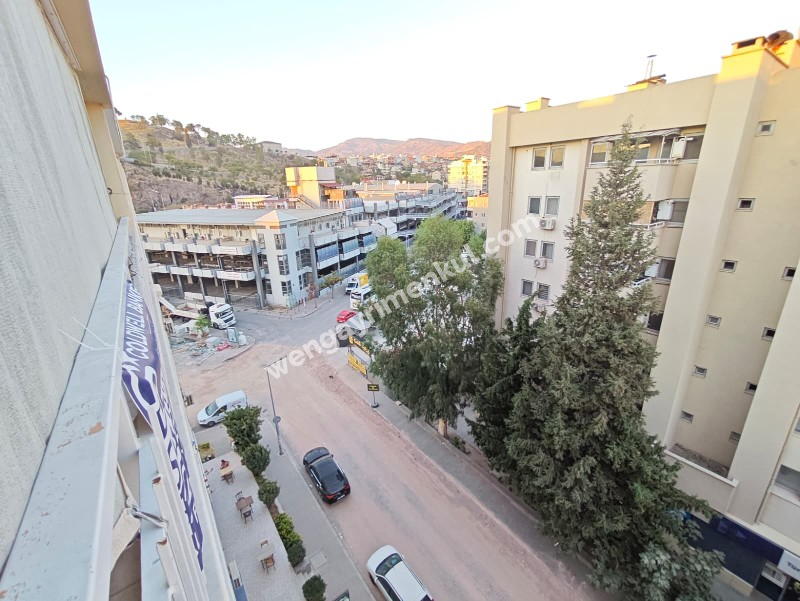 KARŞIYAKA’NIN MERKEZİ BAHÇELİEVLER’DE GENİŞ 3+1 DAİRE 