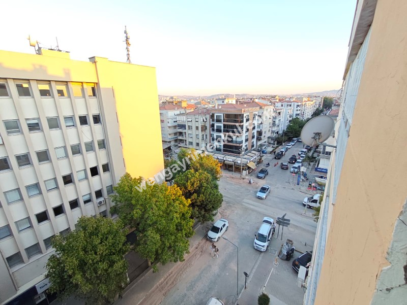 KARŞIYAKA’NIN MERKEZİ BAHÇELİEVLER’DE GENİŞ 3+1 DAİRE 