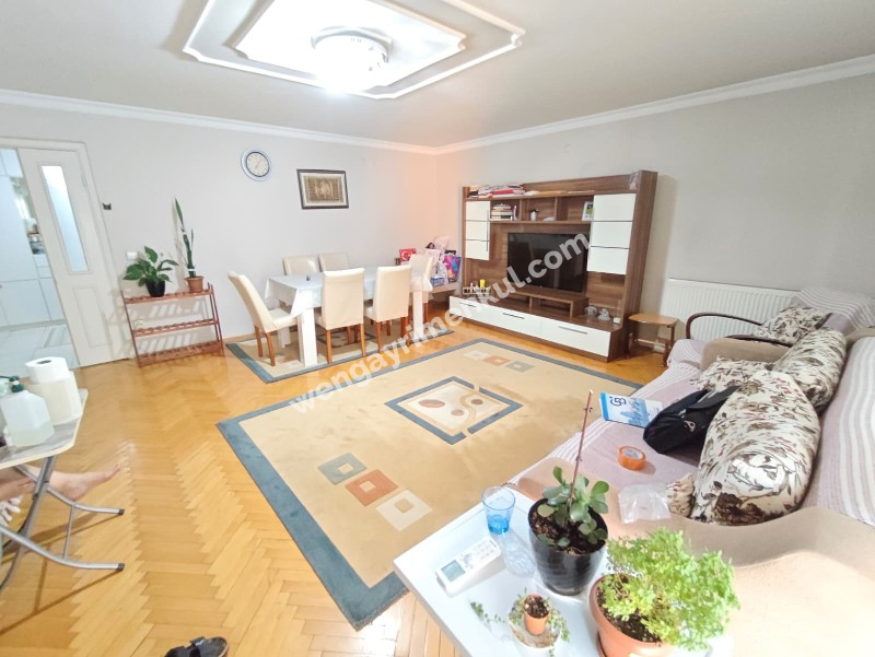 KARŞIYAKA’NIN MERKEZİ BAHÇELİEVLER’DE GENİŞ 3+1 DAİRE 