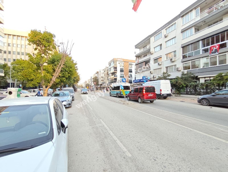 KARŞIYAKA’NIN MERKEZİ BAHÇELİEVLER’DE GENİŞ 3+1 DAİRE 