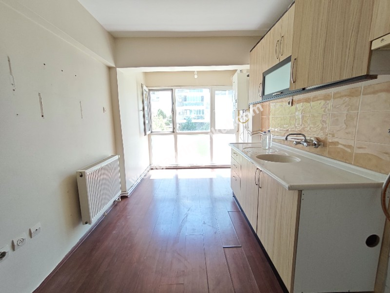 ÇİĞLİ ATATÜRK MAHALLESİNDE TEMİZ 3+1 ARAKAT DAİRE