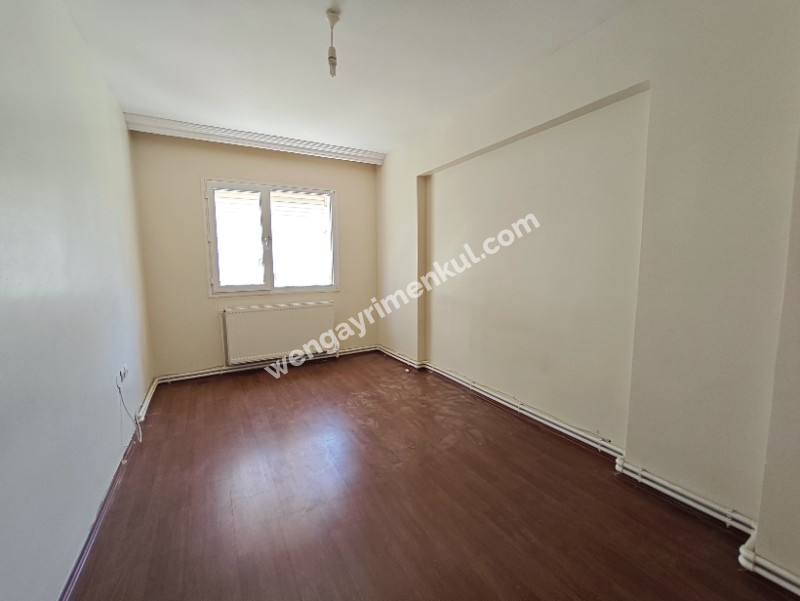 ÇİĞLİ ATATÜRK MAHALLESİNDE TEMİZ 3+1 ARAKAT DAİRE