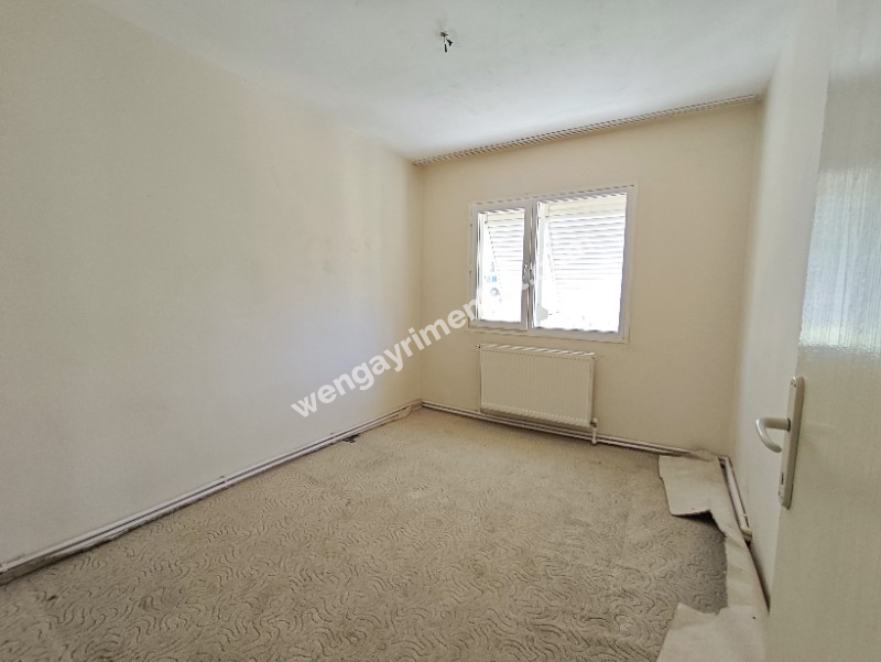 ÇİĞLİ ATATÜRK MAHALLESİNDE TEMİZ 3+1 ARAKAT DAİRE