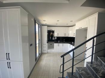 Kanat Emlak'tan Marmara Ereğlisi Dereağzı Mahallesinde 3+1 Satılık Villa