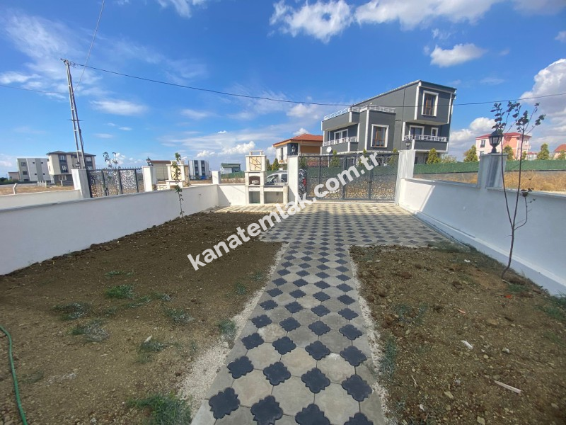 Kanat Emlak'tan Marmara Ereğlisi Dereağzı Mahallesinde 3+1 Satılık Villa