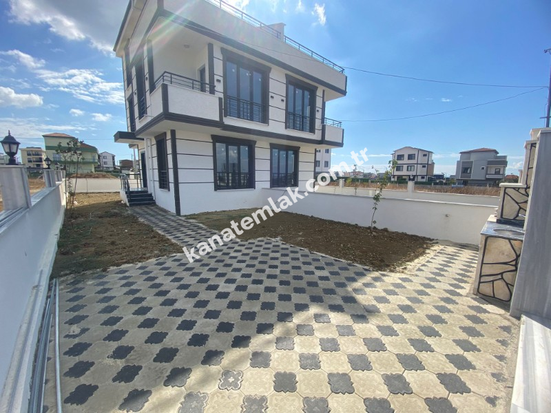 Kanat Emlak'tan Marmara Ereğlisi Dereağzı Mahallesinde 3+1 Satılık Villa