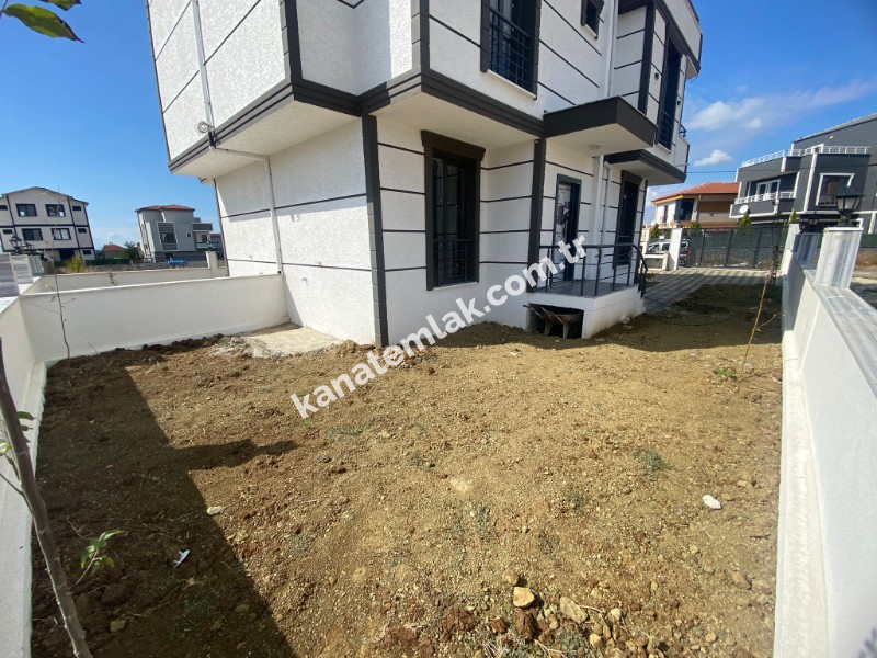 Kanat Emlak'tan Marmara Ereğlisi Dereağzı Mahallesinde 3+1 Satılık Villa
