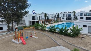 Kıbrıs Girne Edremit Bölgesinde Merit Park Otel'e Yürüyüş Mesafesinde Satılık Lüks 3+1 Villa 