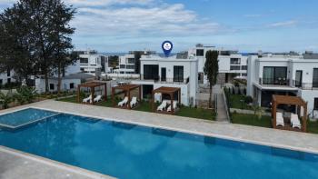 Kıbrıs Girne Edremit Bölgesinde Merit Park Otel'e Yürüyüş Mesafesinde Satılık Lüks 3+1 Villa 